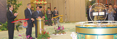 ulCj[XFulCAVK|[Aʉ݂̓40Nji2007.06.29/Oj5